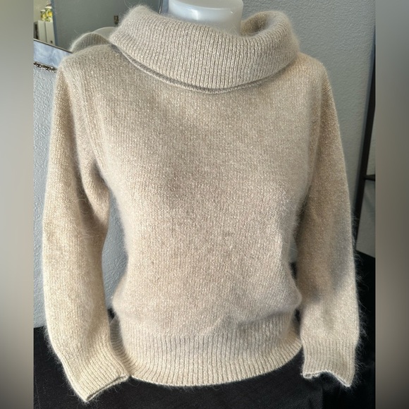 Vintage Women’s IB Diffusion Angora Silk And Wool Sweater Sz Sm - Picture 1 of 7